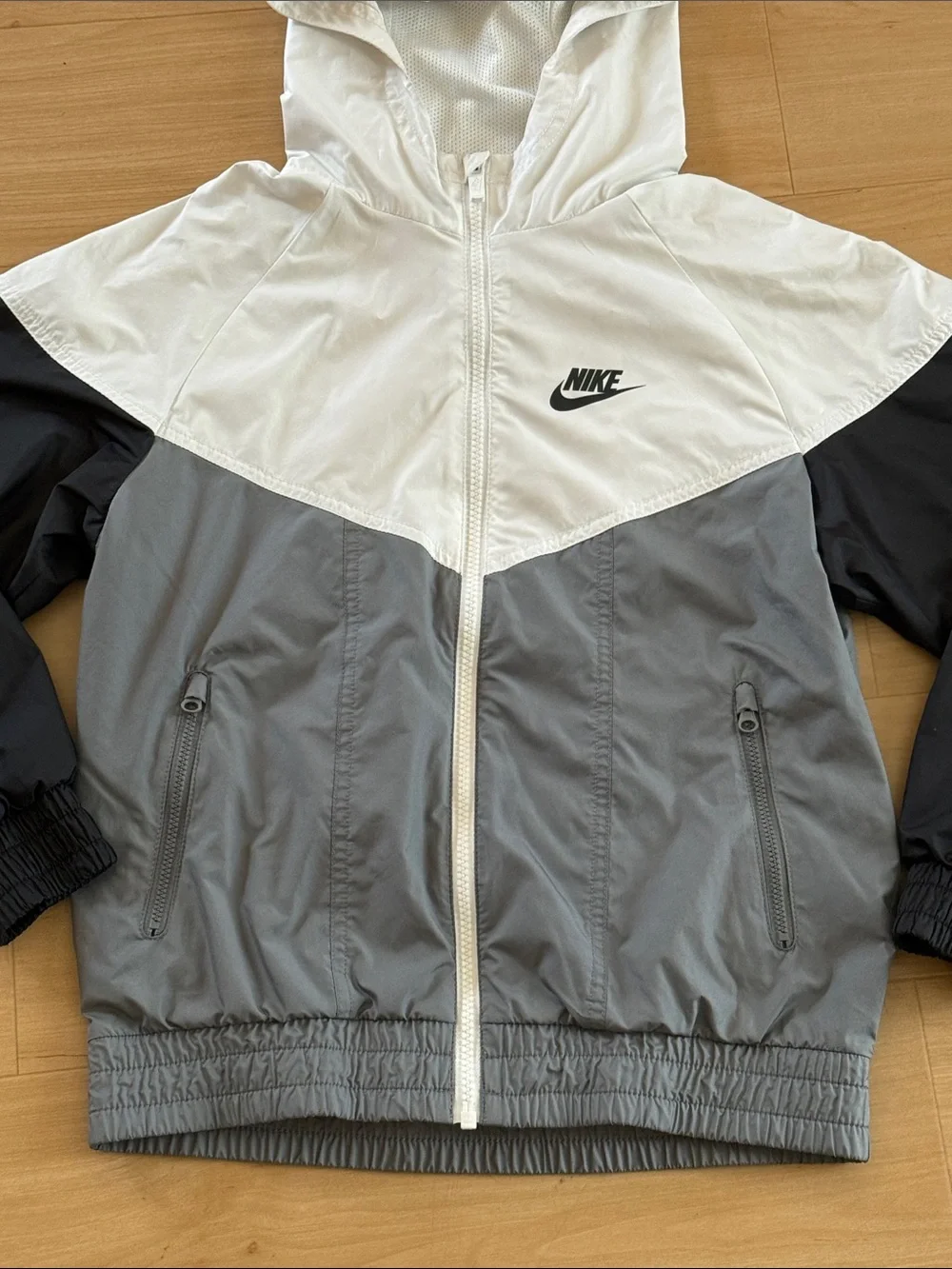 NIKE KIDS’ SPORTSWEAR WINDRUNNER HOODED REPEL JACKET MESCH LINING POCKETS MEDIUM